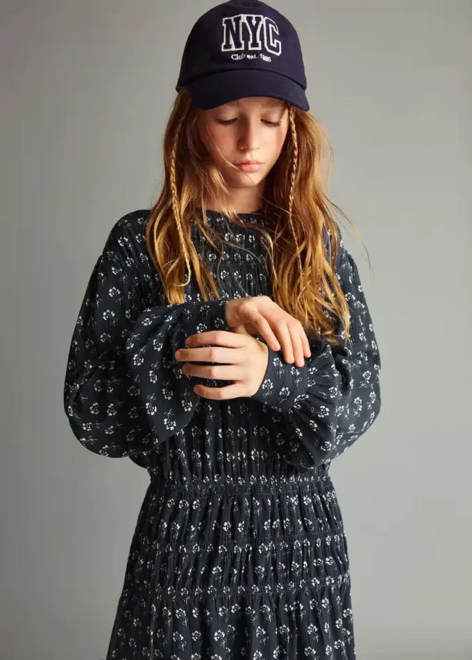 Sukienka z bufiastymi rękawami w kwiatowy wzór Sukienka z bufiastymi rękawami w kwiatowy wzór