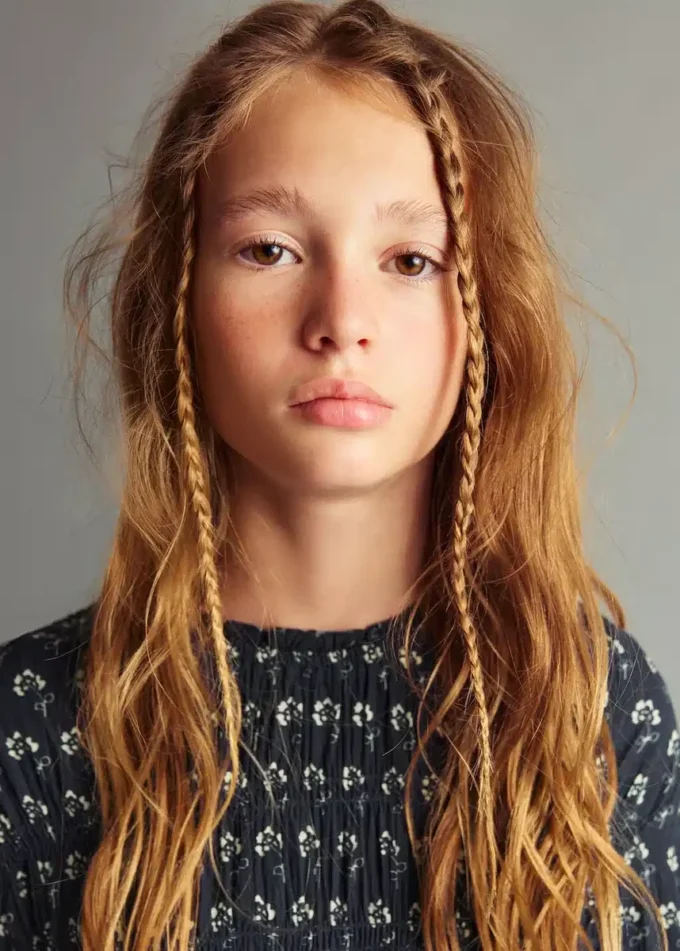 Sukienka z bufiastymi rękawami w kwiatowy wzór Sukienka z bufiastymi rękawami w kwiatowy wzór