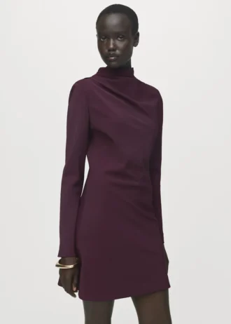 Sukienka z długimi rękawami i drapowanym dekoltem