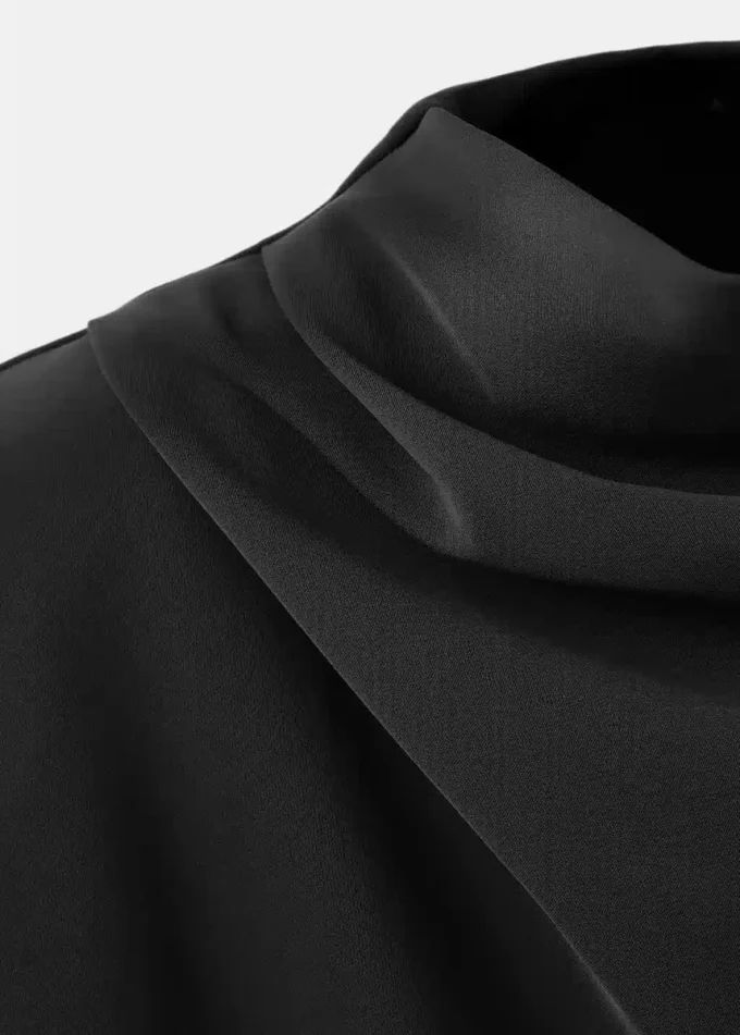 Sukienka z długimi rękawami i drapowanym dekoltem Sukienka z długimi rękawami i drapowanym dekoltem