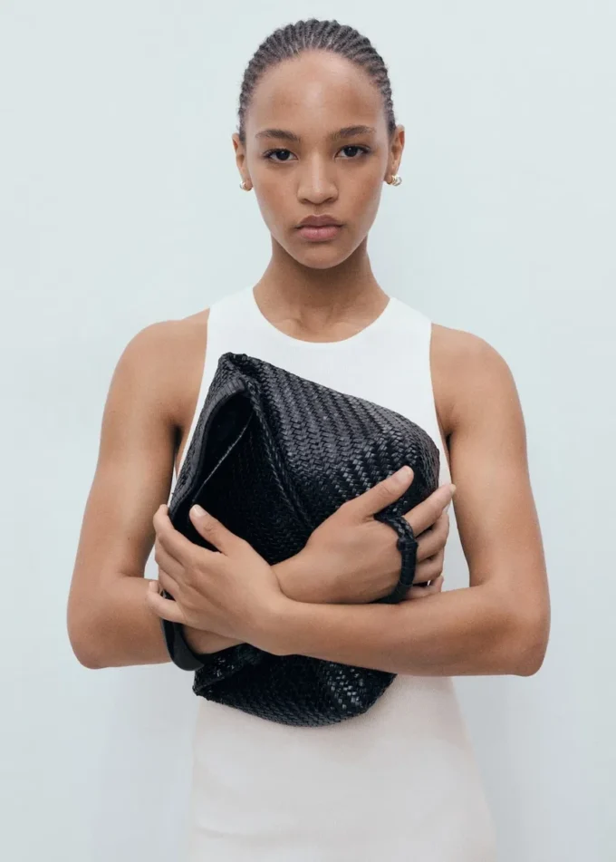 Sukienka z dzianiny z dekoltem halter