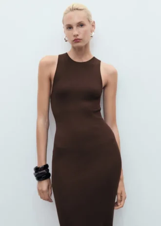 sukienka z dzianiny z dekoltem halter 1 2 330x462 - Sukienka z dzianiny z dekoltem halter