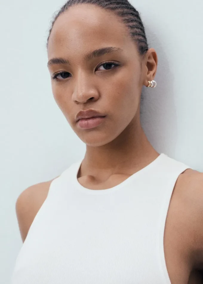 Sukienka z dzianiny z dekoltem halter