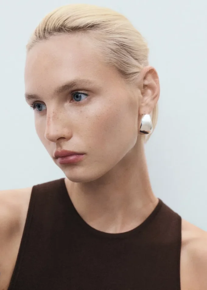 Sukienka z dzianiny z dekoltem halter