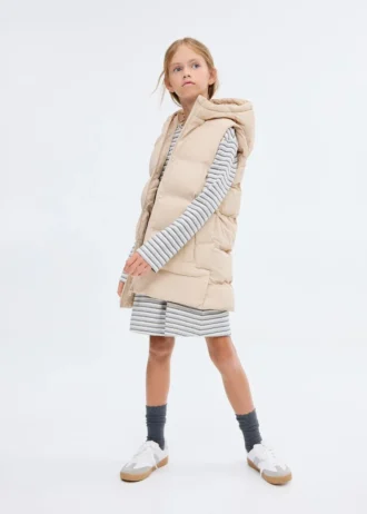 Długa kamizelka z kapturem