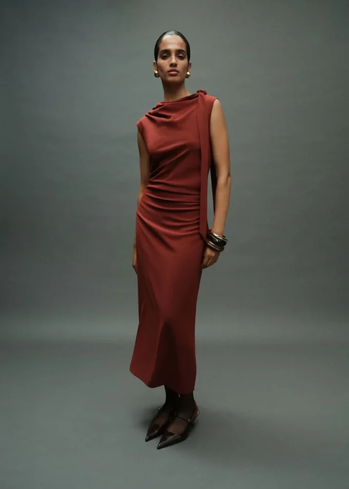 Sukienka z marszczeniami i wiązaniem Sukienka z marszczeniami i wiązaniem