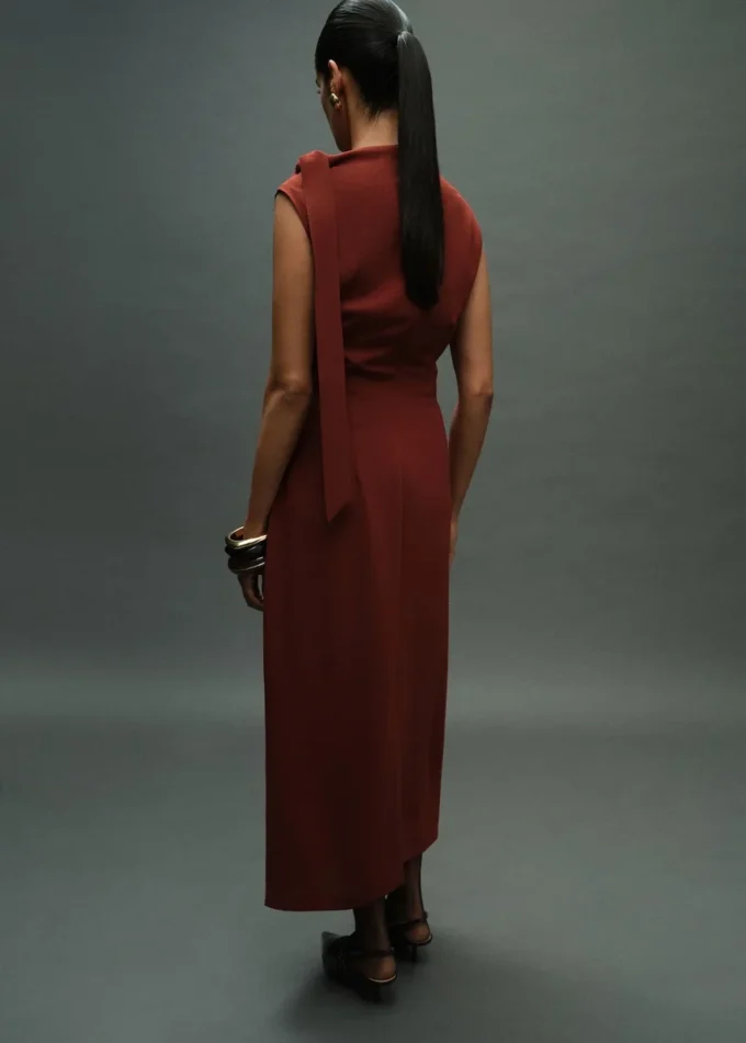 Sukienka z marszczeniami i wiązaniem Sukienka z marszczeniami i wiązaniem