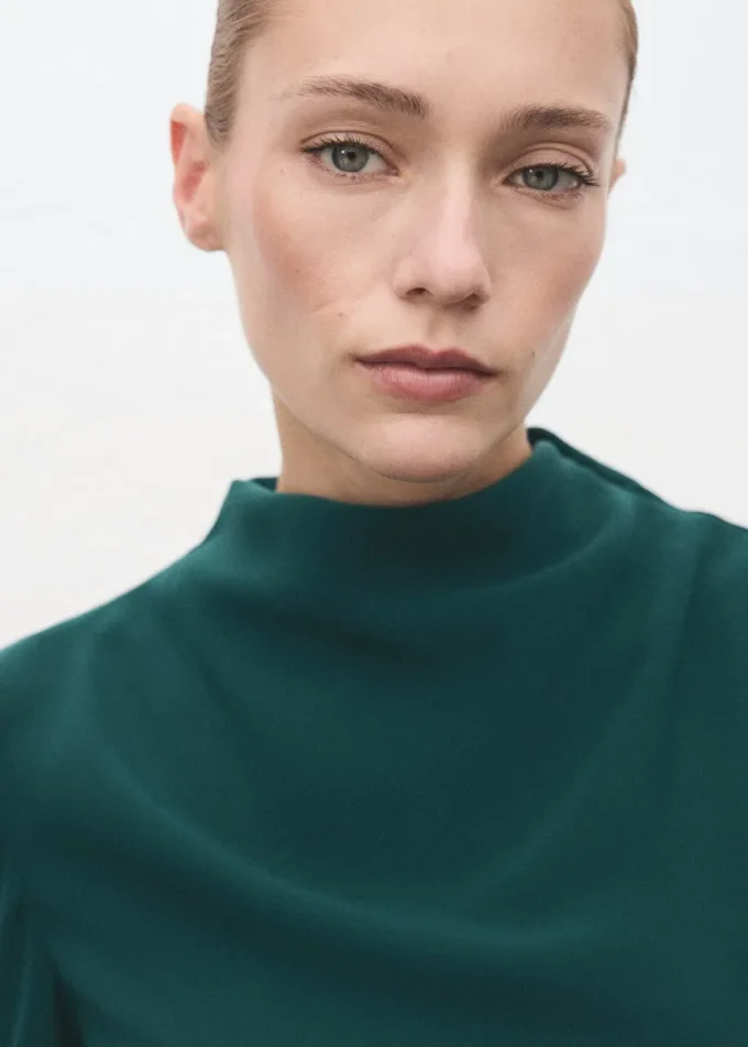 Sukienka z marszczonym dekoltem Sukienka z marszczonym dekoltem