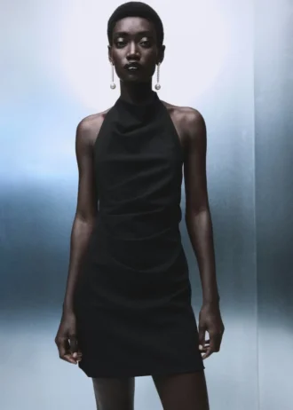 Sukienka z marszczonym dekoltem halter