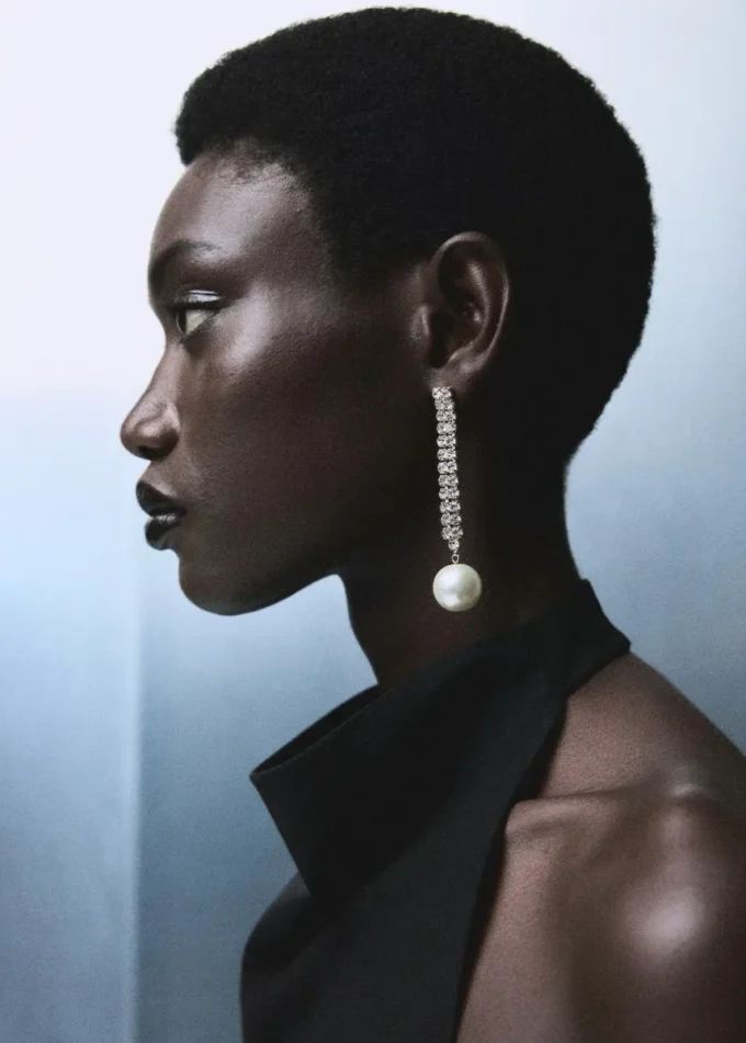 Sukienka z marszczonym dekoltem halter Sukienka z marszczonym dekoltem halter