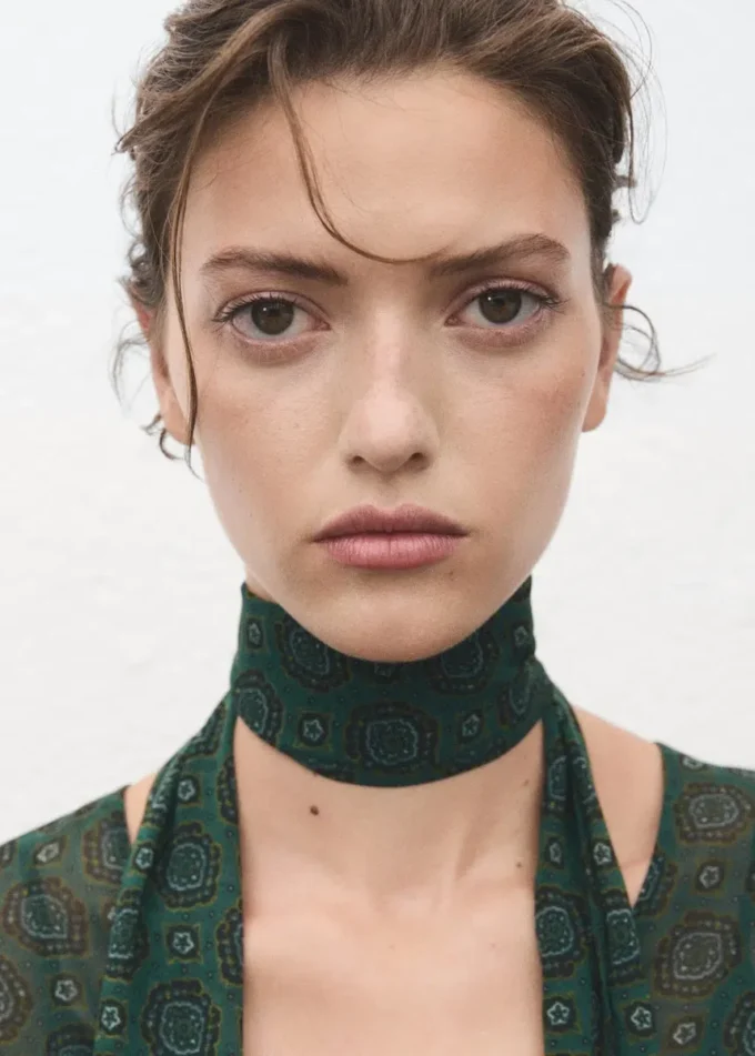 Sukienka z nadrukiem i chustą Sukienka z nadrukiem i chustą