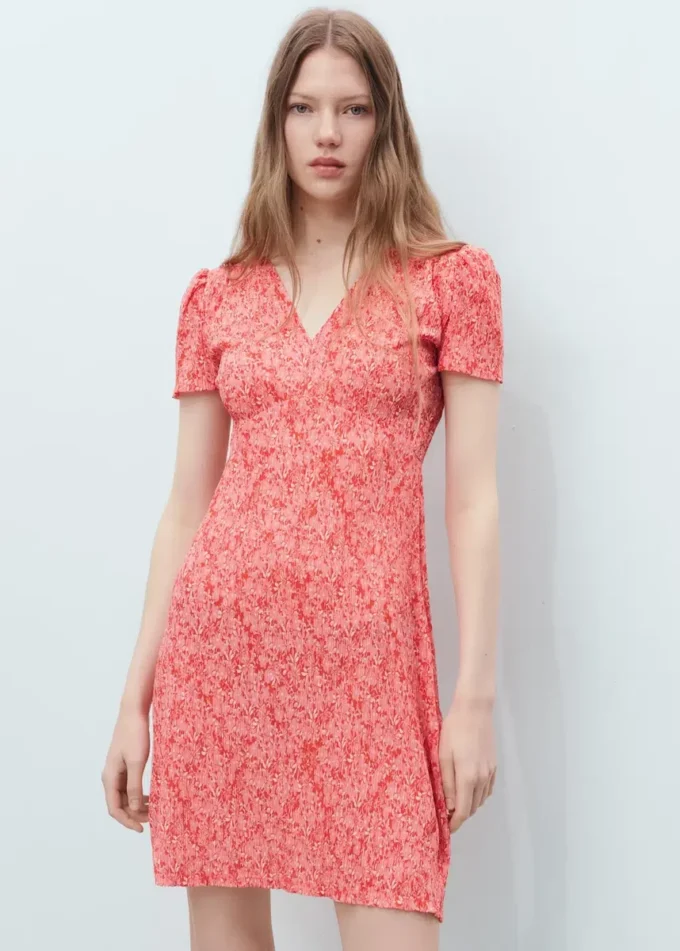 Sukienka z nadrukiem i dekoltem w szpic Sukienka z nadrukiem i dekoltem w szpic