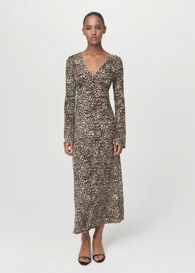 Sukienka z nadrukiem i dekoltem w szpic Sukienka z nadrukiem i dekoltem w szpic