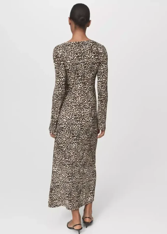 Sukienka z nadrukiem i dekoltem w szpic Sukienka z nadrukiem i dekoltem w szpic