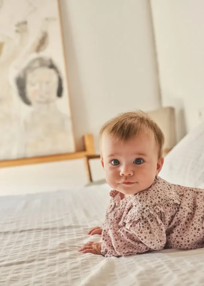 Sukienka z nadrukiem i osłonka na pieluchę Sukienka z nadrukiem i osłonka na pieluchę