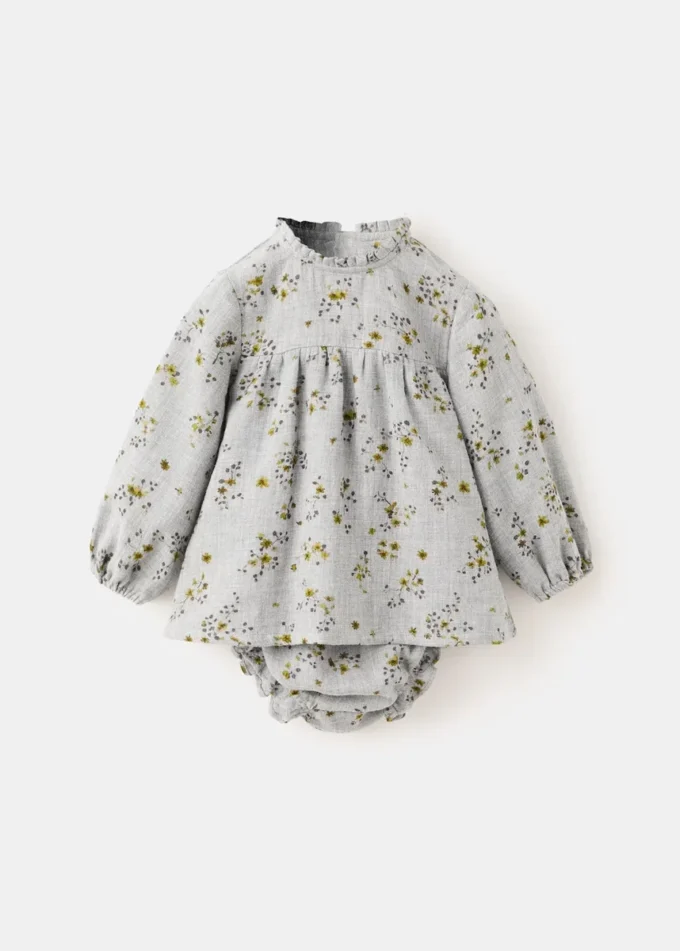 Sukienka z nadrukiem i osłonka na pieluchę Sukienka z nadrukiem i osłonka na pieluchę