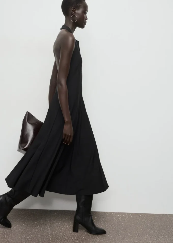 Sukienka z plisowaną spódnicą i wiązaniem na szyi Sukienka z plisowaną spódnicą i wiązaniem na szyi