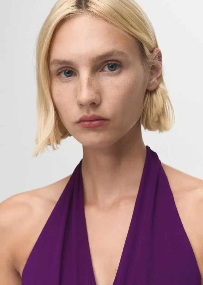 Sukienka z plisowaną spódnicą i wiązaniem na szyi Sukienka z plisowaną spódnicą i wiązaniem na szyi