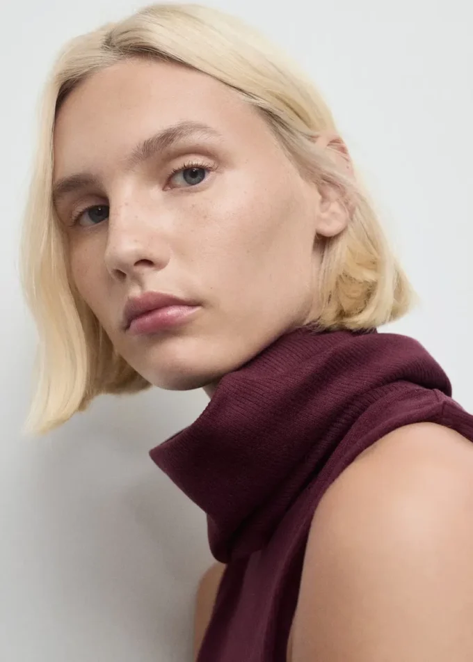 Sukienka z połączonym dekoltem w kształcie lejka Sukienka z połączonym dekoltem w kształcie lejka