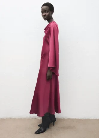 Sukienka z satyny z rozkloszowanymi rękawami