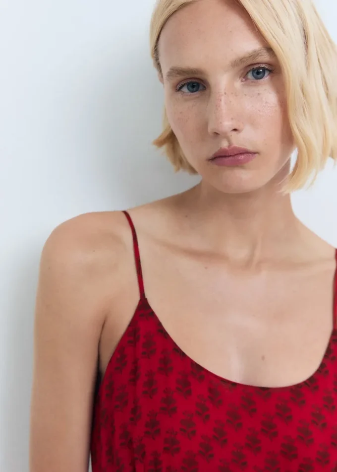 Sukienka z szyfonu w kwiatowy wzór Sukienka z szyfonu w kwiatowy wzór