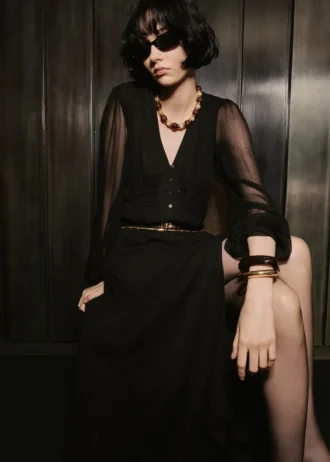 Sukienka z szyfonu z bufiastymi rękawami