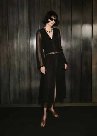 Sukienka z szyfonu z bufiastymi rękawami