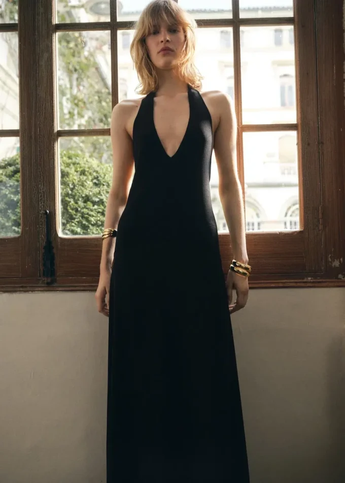 Sukienka z wiązaniem na szyi Sukienka z wiązaniem na szyi