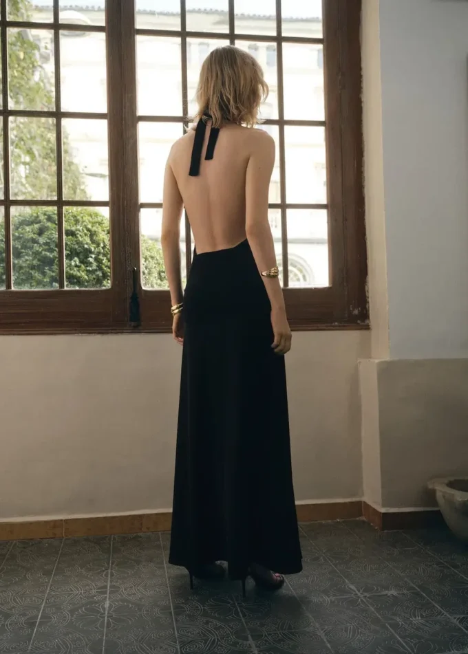 Sukienka z wiązaniem na szyi Sukienka z wiązaniem na szyi