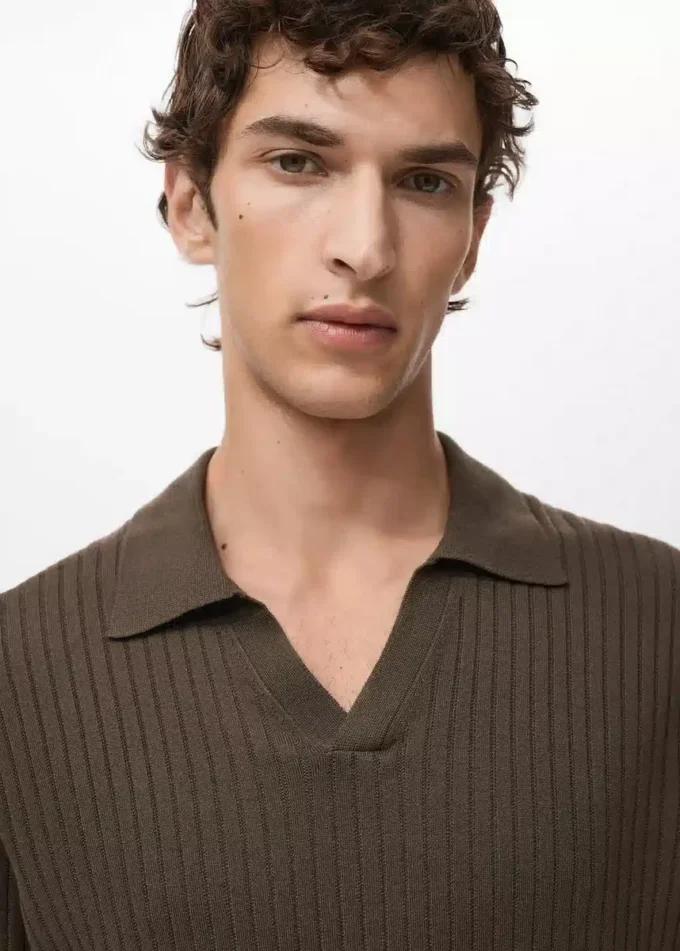 Sweter polo z dzianiny prążkowanej Sweter polo z dzianiny prążkowanej