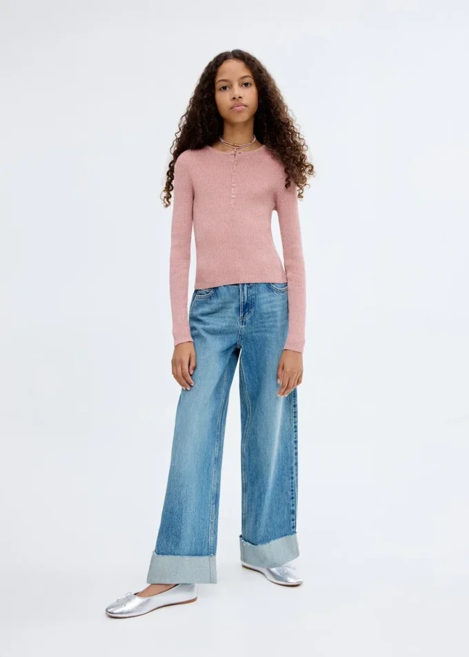 Sweter prążkowany z guzikami Sweter prążkowany z guzikami