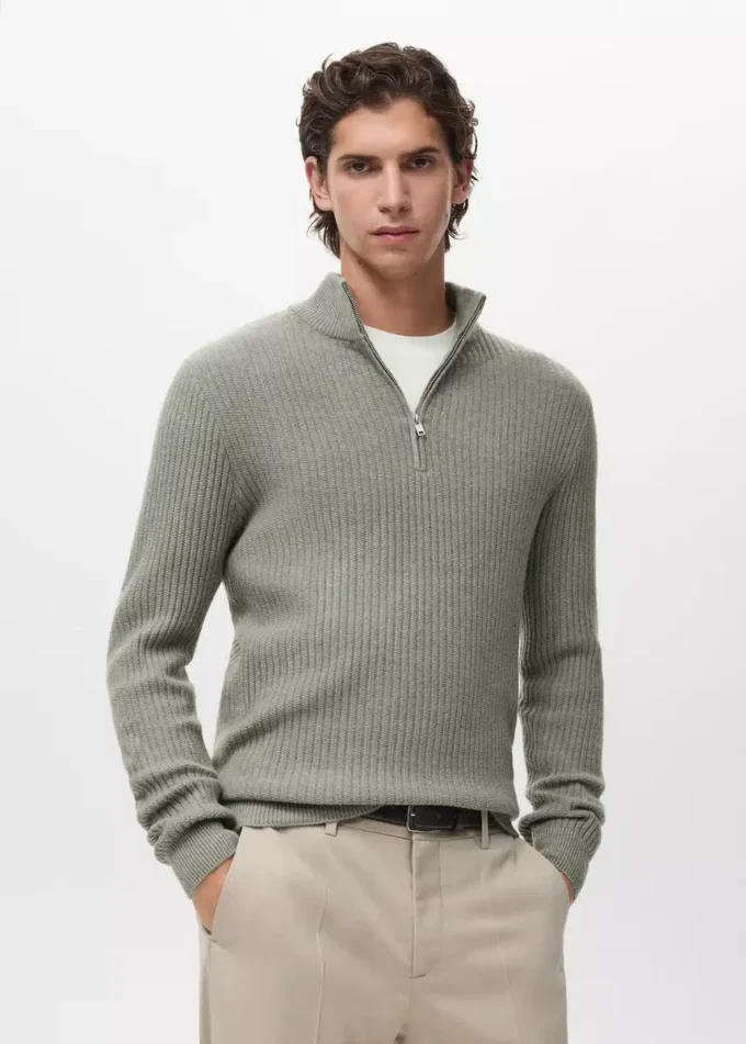 Sweter prążkowany z zamkiem błyskawicznym przy szyi Sweter prążkowany z zamkiem błyskawicznym przy szyi