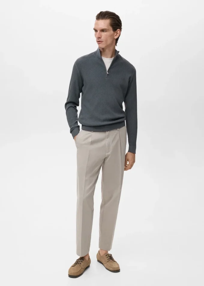 Sweter prążkowany z zamkiem błyskawicznym przy szyi Sweter prążkowany z zamkiem błyskawicznym przy szyi