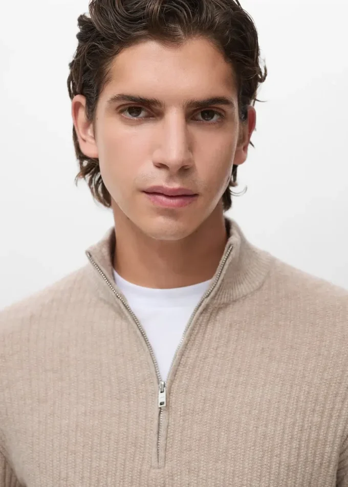 Sweter prążkowany z zamkiem błyskawicznym przy szyi Sweter prążkowany z zamkiem błyskawicznym przy szyi
