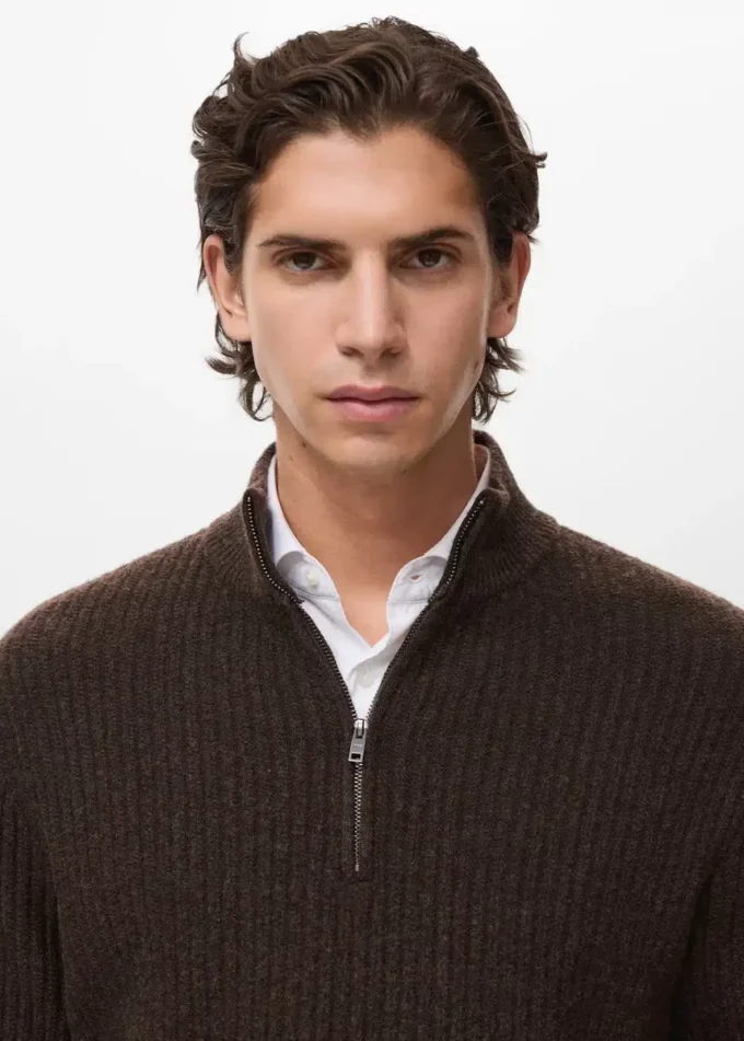 Sweter prążkowany z zamkiem błyskawicznym przy szyi Sweter prążkowany z zamkiem błyskawicznym przy szyi
