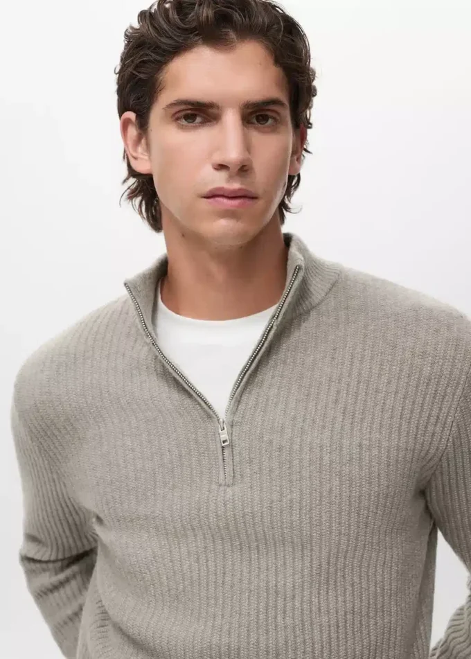 Sweter prążkowany z zamkiem błyskawicznym przy szyi Sweter prążkowany z zamkiem błyskawicznym przy szyi