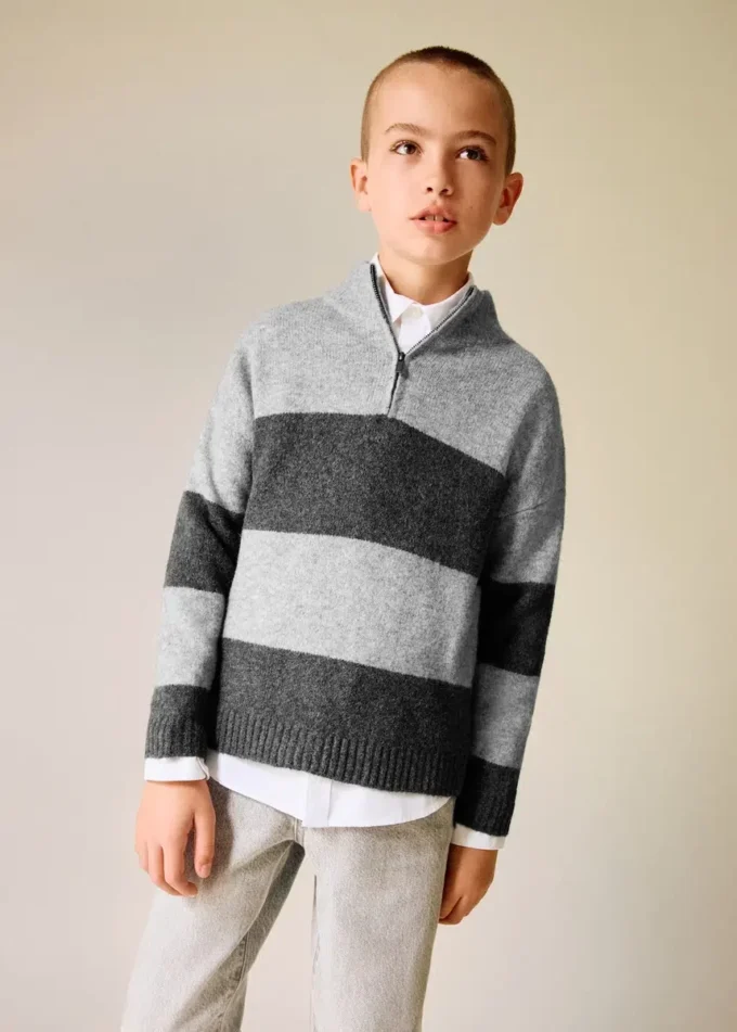 Sweter w paski z dekoltem typu perkins Sweter w paski z dekoltem typu perkins