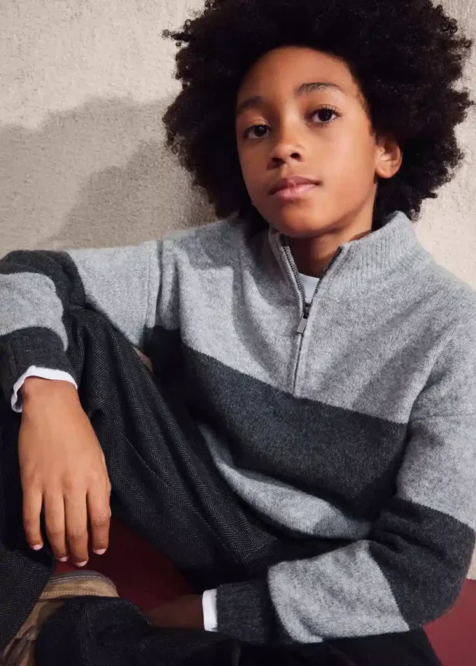 Sweter w paski z dekoltem typu perkins Sweter w paski z dekoltem typu perkins