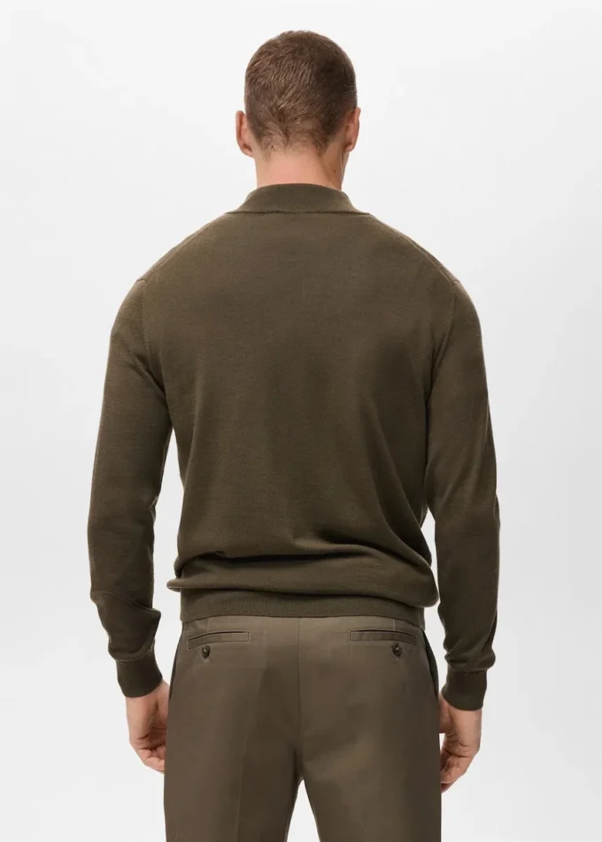 Sweter wykonany w 100% z wełny merynosowej z kołnierzem typu perkins Sweter wykonany w 100% z wełny merynosowej z kołnierzem typu perkins