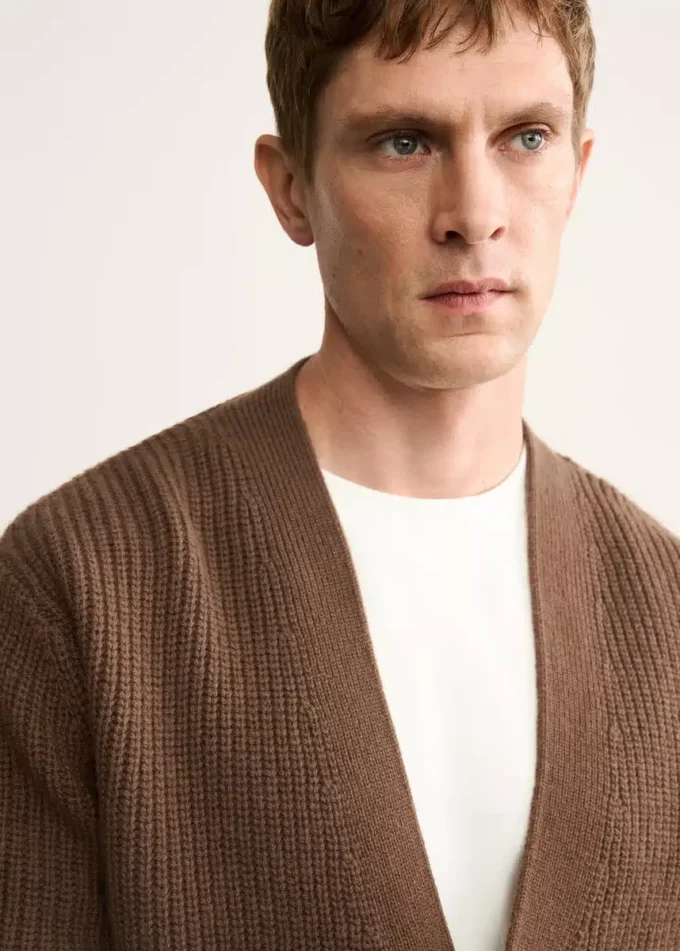 Sweter z 100% wełny z guzikami Sweter z 100% wełny z guzikami