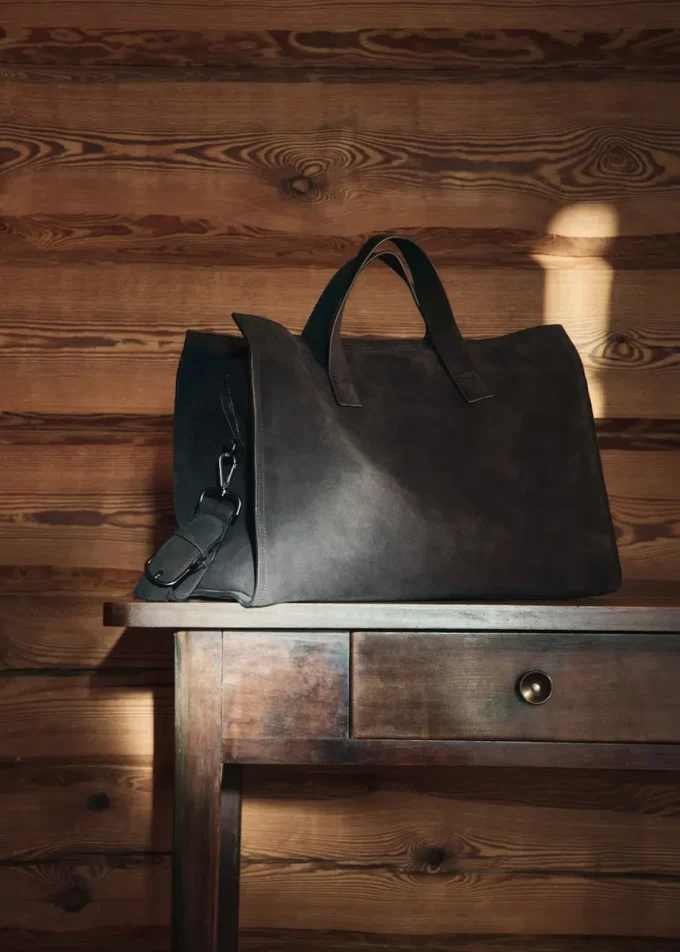 Sweter z cienkiej dzianiny w paski Sweter z cienkiej dzianiny w paski