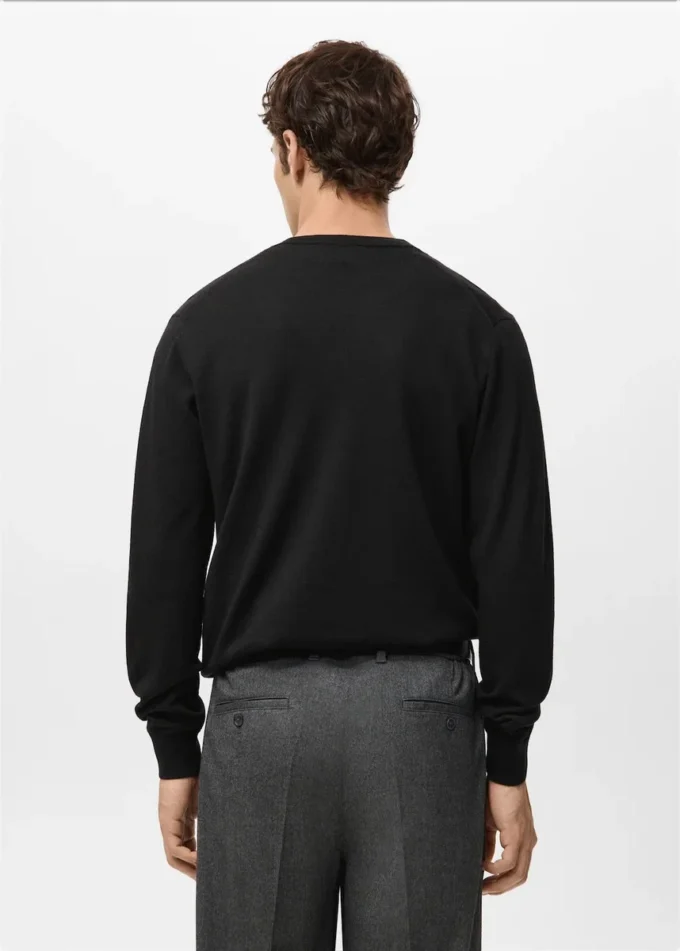 Sweter z dekoltem w serek, 100% wełna merynosowa Sweter z dekoltem w serek, 100% wełna merynosowa