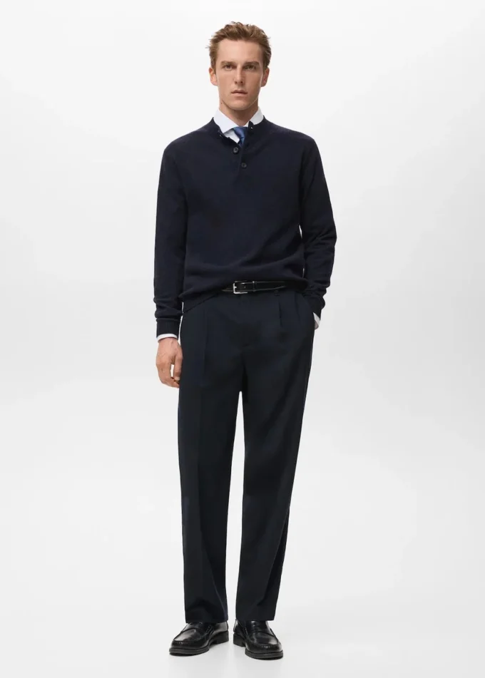 Sweter z dzianiny 100% bardzo delikatnej wełny Sweter z dzianiny 100% bardzo delikatnej wełny