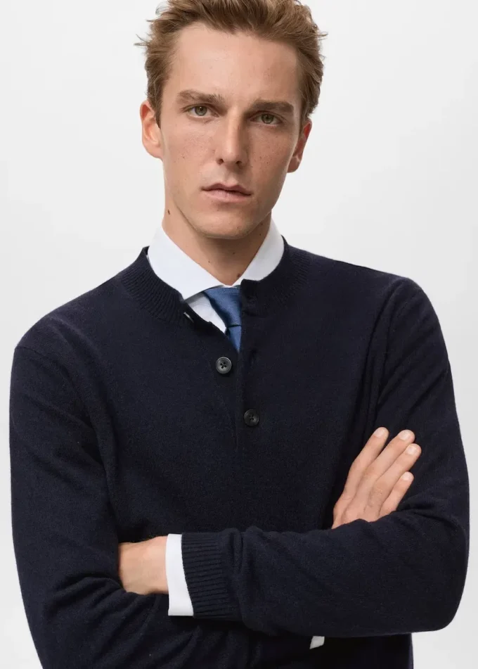 Sweter z dzianiny 100% bardzo delikatnej wełny Sweter z dzianiny 100% bardzo delikatnej wełny