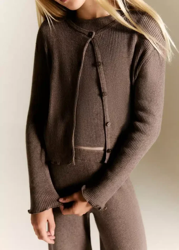 Sweter z dzianiny prążkowanej Sweter z dzianiny prążkowanej