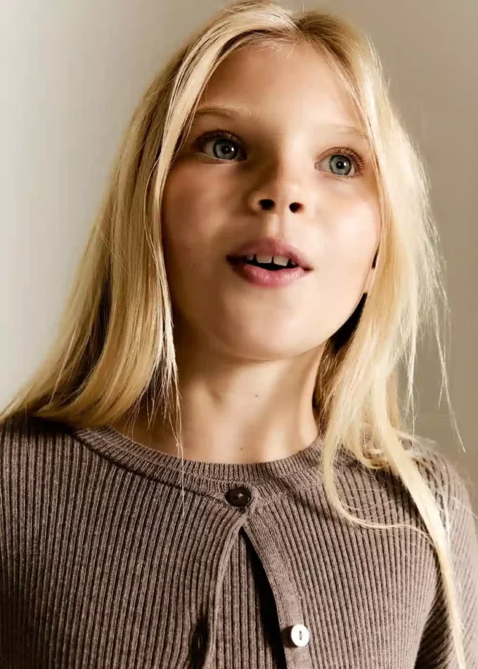 Sweter z dzianiny prążkowanej Sweter z dzianiny prążkowanej