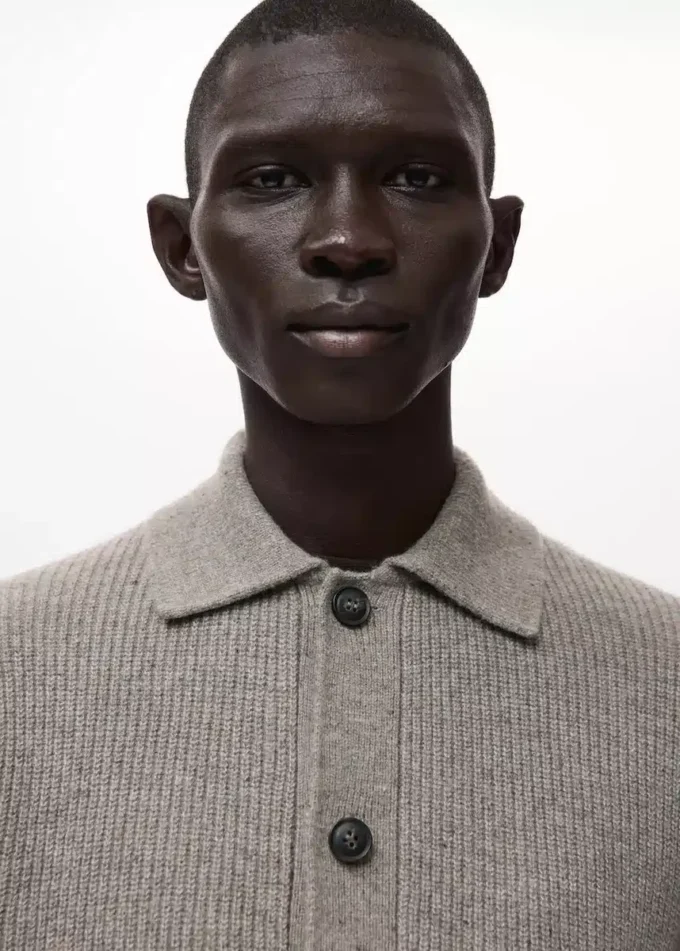 Sweter z dzianiny prążkowanej Sweter z dzianiny prążkowanej