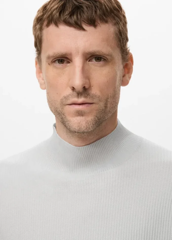 Sweter z golfem z dzianiny prążkowanej Sweter z golfem z dzianiny prążkowanej