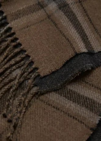 Szalik w kratkę z frędzlami