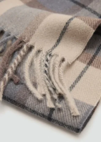 Szalik w kratkę z frędzlami